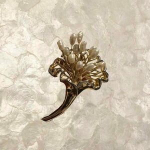 Vintage Gold and Pearl Floral Brooch